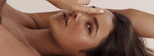 Les 7 bienfaits de la niacinamide et de l’acide hyaluronique pour la peau